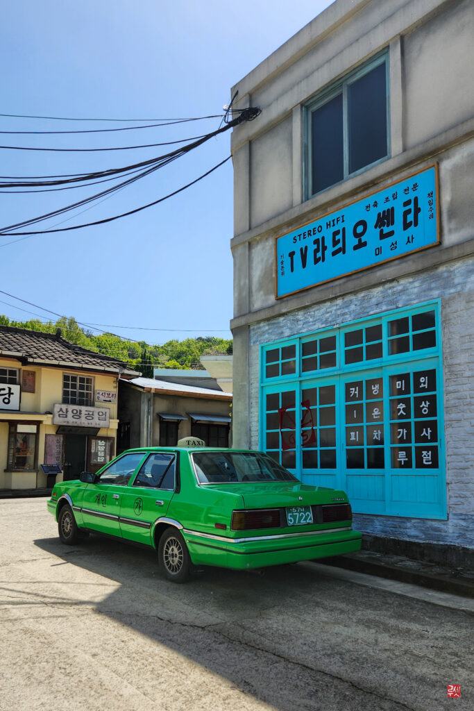 Voiture stationnée sur le plateau de tournage de Suncheon