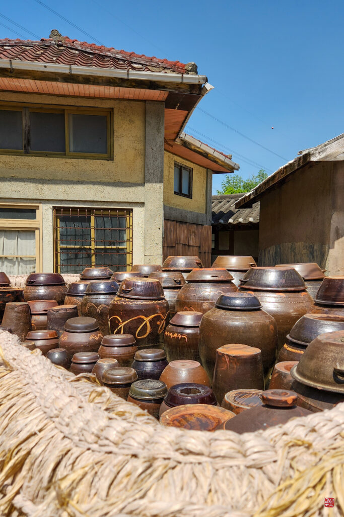 Jars coréennes sur le plateau de tournage de Suncheon